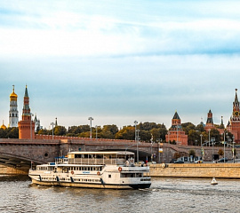 Москва с прогулкой на теплоходе